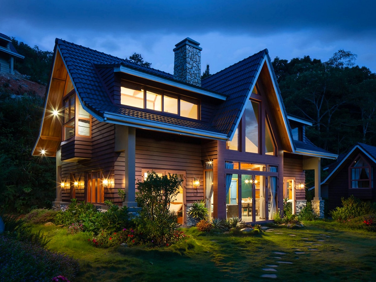 Modern Ontario residential home at twilight illustrating a structured 12-month private mortgage exit strategy back to wholesale prime rates with Dallas Martin at NewLife Mortgages